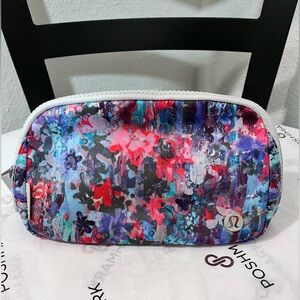 LULULEMON NWT AUTHENTIC FLOWER GLIDE VAPOR EVERYWHERE BELT 1L CROSSBODY BAG